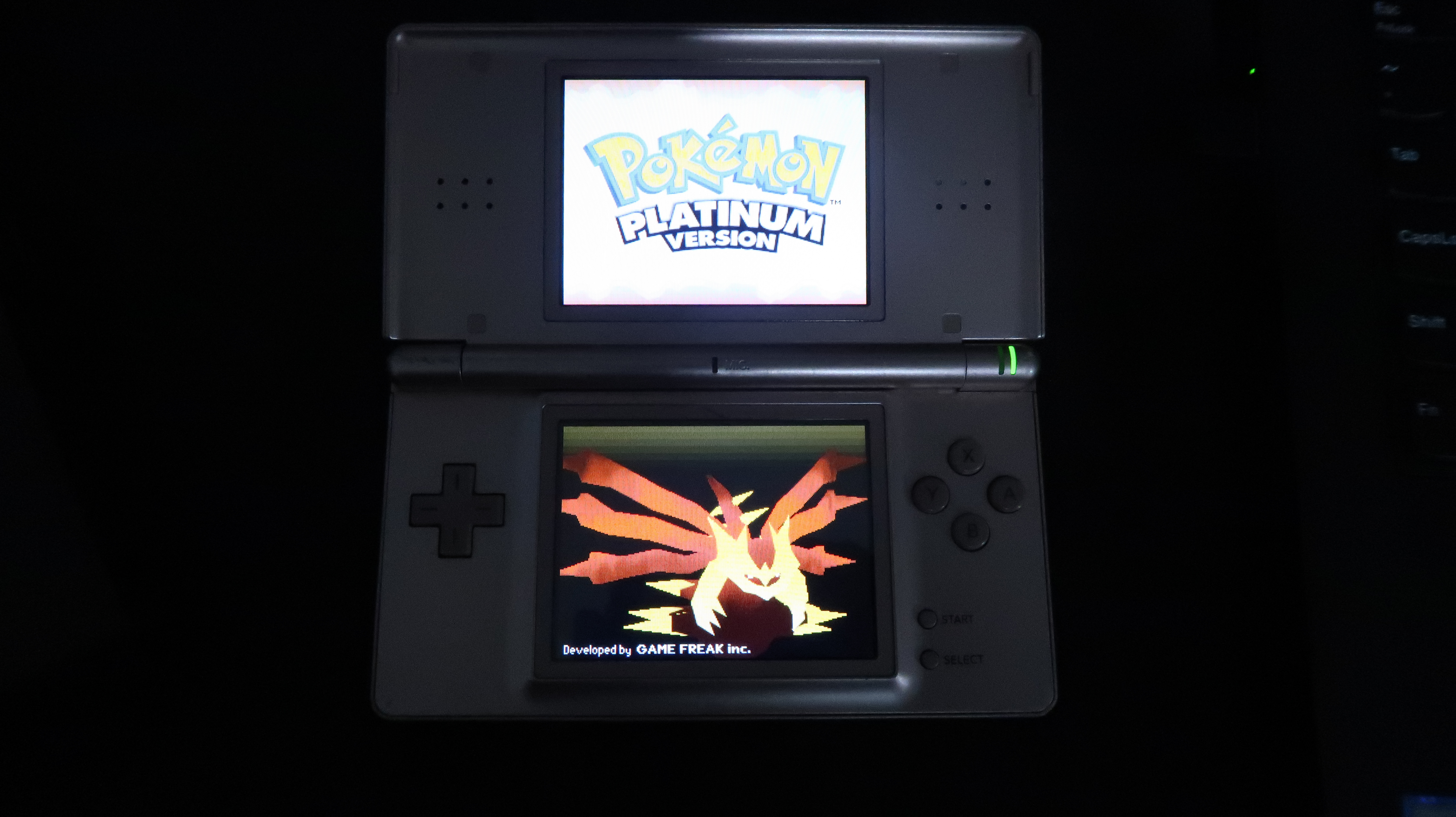 The home screen of Pokemon Platinum